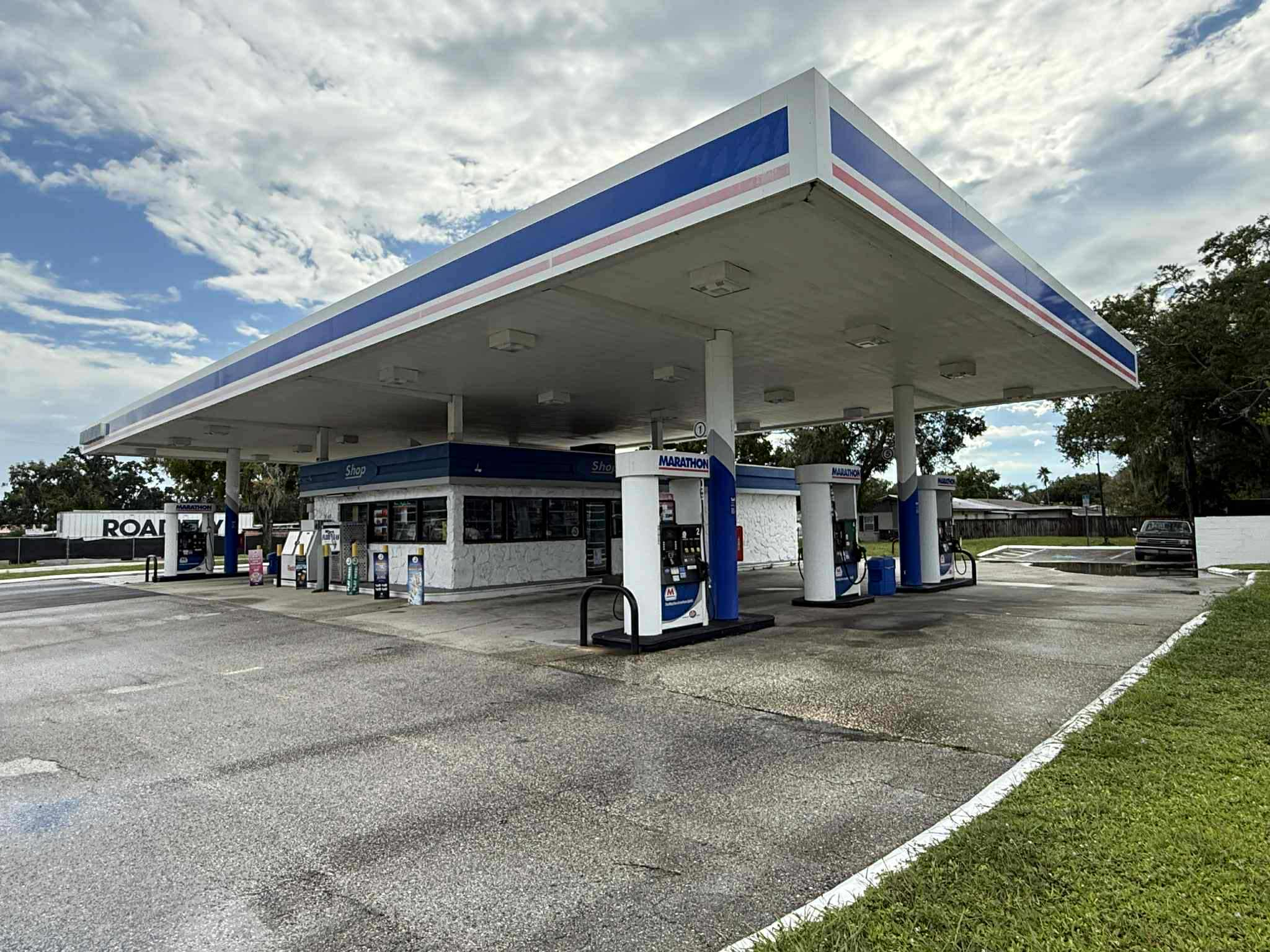 Noony's Marathon Gas Station exterior